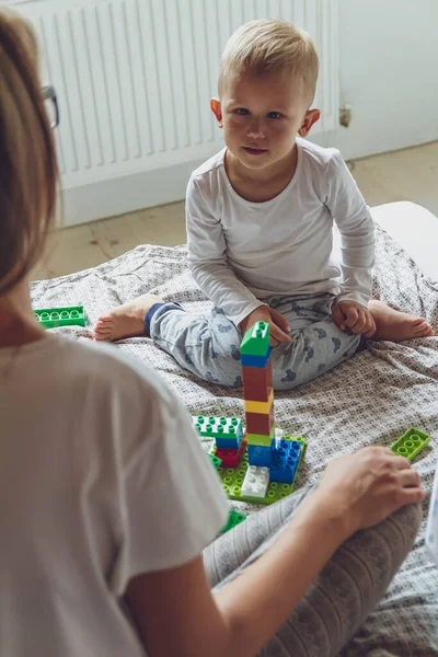 Mom Kid Play Together Bedroom Bed Plastic Blocks — Stock Photo, Image