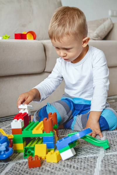 Child Playing Toy Blocks Sitting Floor — Stock Photo, Image