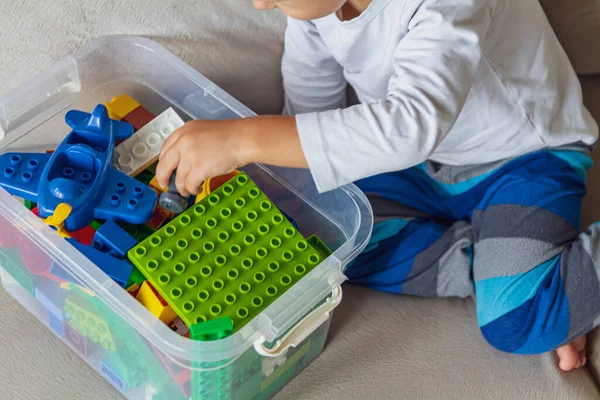 Child Playing Toy Blocks Sitting Sofa — Stock Photo, Image