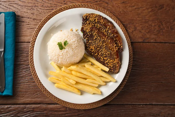 Picanha Arroz Papas Fritas Sobre Fondo Madera Vista Superior —  Fotos de Stock