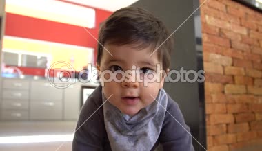 Kat güzel bebek çocuk komik tarar.