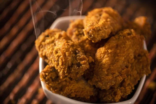 Bucket Full Crispy Kentucky Fried Chicken Smoke Brown Background Selective — Stock Photo, Image