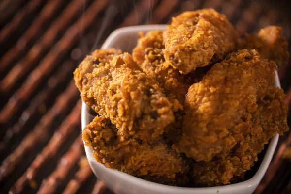 Bucket Full Crispy Kentucky Fried Chicken Smoke Brown Background Selective — Stock Photo, Image