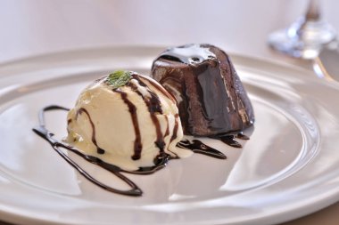 Petit gateau tatlısı. Gurme.