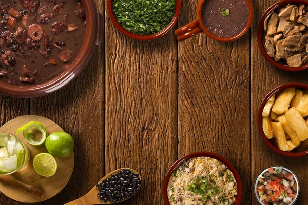 Brezilyalı Feijoada yemek. Kopya alanı ile üstten görünüm