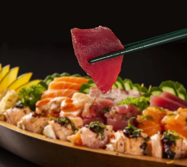 Close Tuna Fish Hashi Japanese Food Combo Defocused Black Background — Stock Photo, Image
