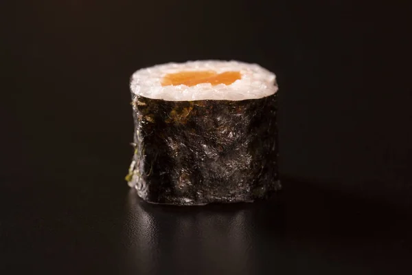 Japanese Cuisine One Peace Sushi Roll Isolated Black Background Closeup — Stock Photo, Image
