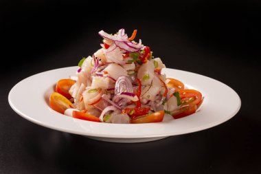 Deniz ürünleri ceviche, Peru 'dan tipik bir yemek..