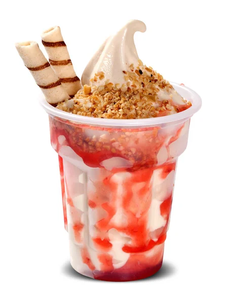 Παγωτό Παγωτό Φράουλα Σιρόπι Φράουλα Στο Κύπελλο Άσπρο Φόντο Παγωτό — Φωτογραφία Αρχείου