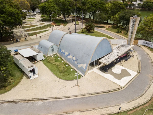 巴西贝洛奥里藏特 2018年10月19日 巴西贝洛奥里藏特的圣弗朗西斯科 德阿西斯教堂的外部景观 由奥斯卡 尼迈耶设计的被称为潘普利亚教堂 — 图库照片