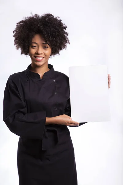 Donna felice cuoco o panettiere tenendo sopra cartellone segno di carta — Foto Stock