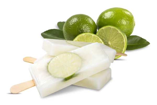 Stok ijs citroensmaak geïsoleerd op witte achtergrond. Mexicaanse pallets. — Stockfoto