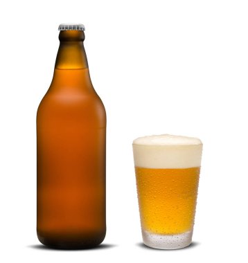 Bira ve Kahverengi şişe cam beyaz bir arka plan üzerinde izole.