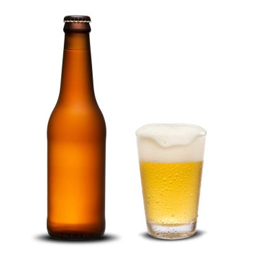 300ml bira şişeleri kuru ve cam bira beyaz arka plan üzerinde damla ile.