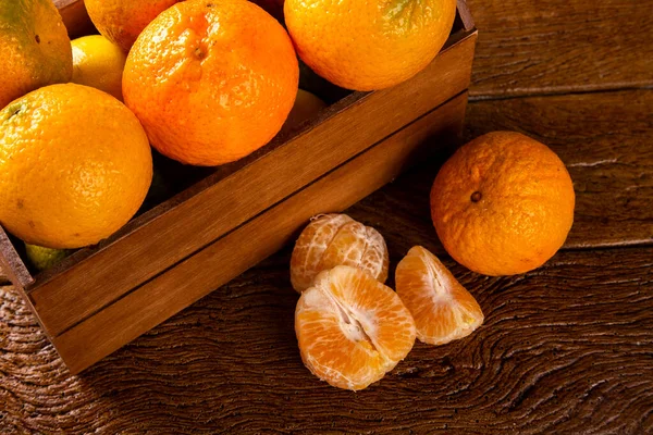 Boîte Mandarine Sur Table Bois — Photo