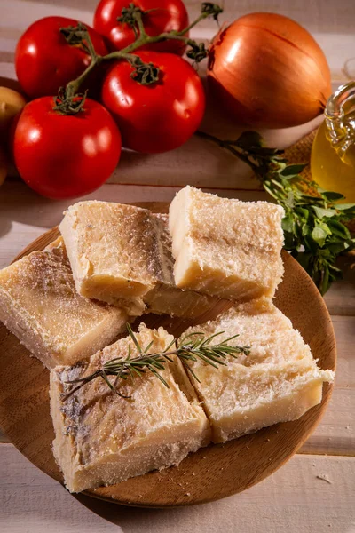 Baccalà Salato Sulla Tavola Legno Con Ingredienti Merluzzo Bianco Crudo — Foto Stock