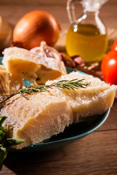 Kabeljau Auf Dem Holztisch Mit Zutaten Kabeljau Roh — Stockfoto