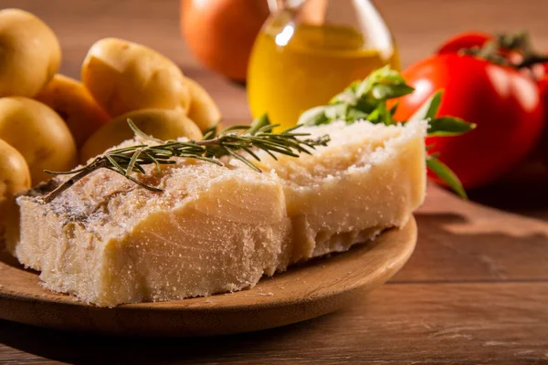 Kabeljau Auf Dem Holztisch Mit Zutaten Kabeljau Roh — Stockfoto