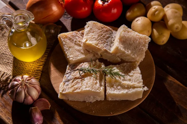 Bacalhau Salgado Mesa Madeira Com Ingredientes Bacalhau Bruto — Fotografia de Stock