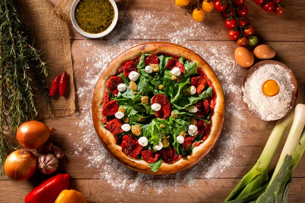 Brazil Pizza Szárított Paradicsommal Arugulával Mustárral Top Kilátás Háttér Közelről — Stock Fotó