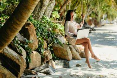 Sahilde kadın serbest meslek