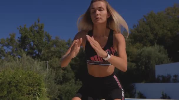 Fitness woman squat butt workout outdoors — Stockvideo