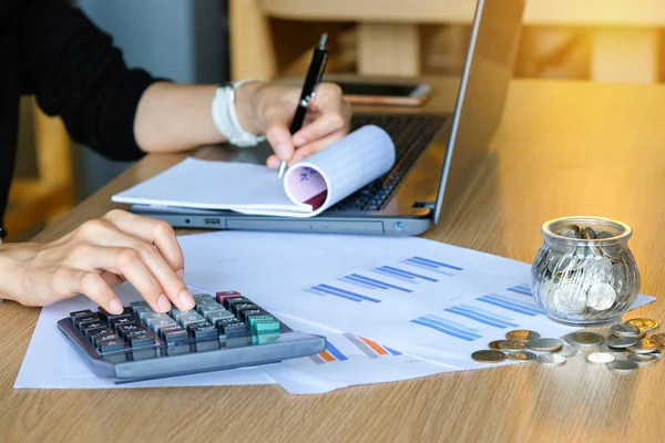 Close Yong Asian Female Business Owner Making Calculations Savings Finances — Stock Photo, Image