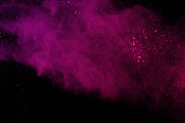 Siyah arka plan üzerine soyut pembe toz patlama. renkli toz splatted abstract, pembe toz patlayan hareket dondurmak.