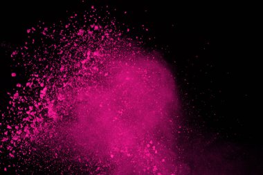 Siyah arka plan üzerine soyut pembe toz patlama. renkli toz splatted abstract, pembe toz patlayan hareket dondurmak.