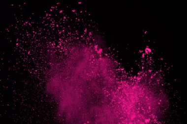 Siyah arka plan üzerine soyut pembe toz patlama. renkli toz splatted abstract, pembe toz patlayan hareket dondurmak.