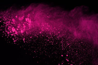Siyah arka plan üzerine soyut pembe toz patlama. renkli toz splatted abstract, pembe toz patlayan hareket dondurmak.