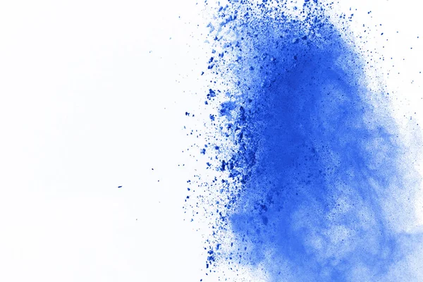 Beyaz zemin üzerine mavi toz patlama. Renkli bulut. Renk toz patlayabilir. Boya Holi.