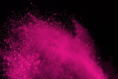 Siyah arka plan üzerine soyut pembe toz patlama. renkli toz splatted abstract, pembe toz patlayan hareket dondurmak.