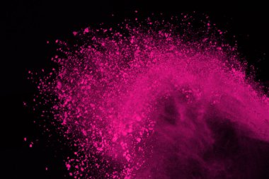 Siyah arka plan üzerine soyut pembe toz patlama. renkli toz splatted abstract, pembe toz patlayan hareket dondurmak.