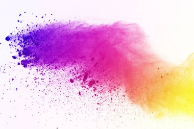 Soyut Beyaz arka plan üzerinde renkli toz patlaması. Çok renkli toz splatted izole et. Renkli bulut. Renkli toz patlayabilir. Boya Holi.