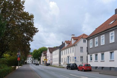 Detmold, Kuzey Ren-Vestfalya, Almanya, 12 Eylül 2025, Leopoldstrasse boyunca tarihi iki katlı binalar