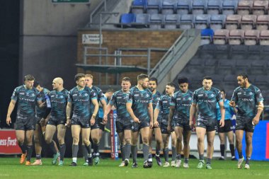 Huddersfield Giants takımından Adam Swift, 1 Mart 202 'de Wigan Warriors ile Huddersfield Giants arasındaki Betfred Süper Lig maçında 18-8' lik galibiyetini kutluyor.