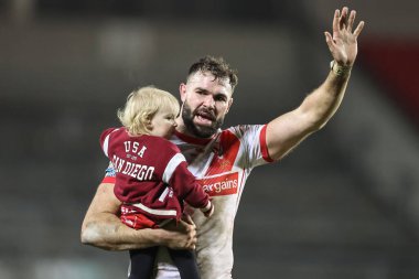 St. Helens 'den Alex Walmsley, 1 Mart 202' de St Helens-Leigh Stadyumu 'nda oynanan 3. Betfred Süper Lig karşılaşmasını kazandıktan sonra taraftarlara dokudu.