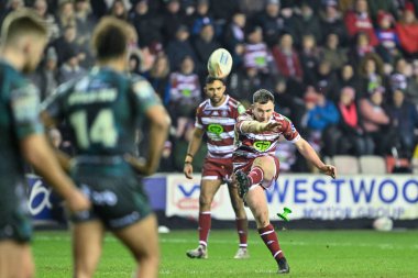 Wigan Warriors 'dan Harry Smith, 1 Mart 202' de Wigan, İngiltere 'deki Wigan Stadyumu' nda oynanan Betfred Süper Lig 3. tur karşılaşmasında Wigan Warriors ile Huddersfield Giants arasında 24-10 Wigan penaltısı aldı.