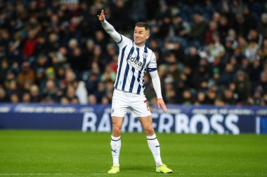 West Bromwich Albion takımından Jed Wallace, 1 Mart 202 'de İngiltere' nin West Bromwich Albion-Coventry City maçında takım arkadaşlarına talimat veriyor.