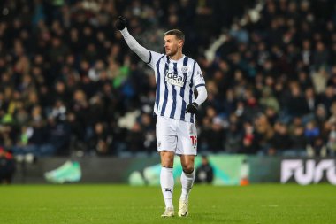 West Bromwich Albion 'dan John Swift, 1 Mart 202' de İngiltere 'nin başkenti West Bromwich Coventry City' de oynanan Sky Bet Şampiyonası maçında takım arkadaşlarına talimatlar veriyor.