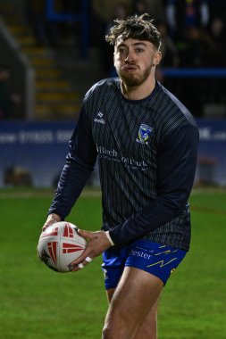 Warrington Wolves takımından Matty Ashton, Betfred Süper Lig 3. tur karşılaşmasında ısınma turunda Warrington Wolves Castleford Tigers 'a karşı Halliwell Jones Stadyumu, Warrington, 1 Mart 202