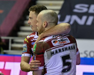 Wigan Warriors 'dan Liam Marshall, 1 Mart 202' de Wigan, Wigan Stadyumu 'nda oynanan Betfred Süper Lig 3. tur karşılaşmasında 22-10' luk Wigan mücadelesini kutluyor.