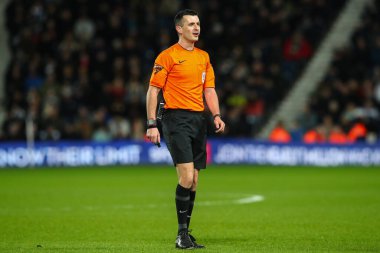 Hakem Lewis Smith Sky Bet Şampiyonası maçında West Bromwich Albion, Coventry City 'ye karşı The Hawthorns, West Bromwich, İngiltere, 1 Mart 202