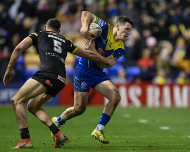 Warrington Wolves 'dan Josh Thewlis, 1 Mart 202' de İngiltere 'nin Warrington Stadyumu' nda oynanan Betfred Süper Lig 3. Raundunda Castleford Kaplanları 'na karşı Warrington Wolves maçında Castleford Kaplanları' nın Innes Senior of Castleford Tigers maçından kaçtı.