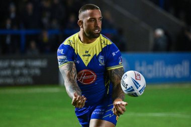 Warrington Wolves takımından Paul Vaughan, Betfred Süper Lig 3. tur karşılaşmasında ısınma turunda Warrington Wolves Castleford Tigers 'a karşı Halliwell Jones Stadyumu, Warrington, 1 Mart 202