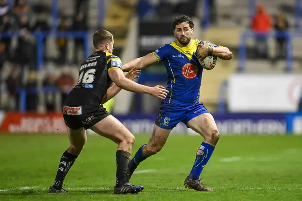 Toby King Warrington Wolves Defende Rowan Milnes Castleford Tigers Durante — Fotografia de Stock