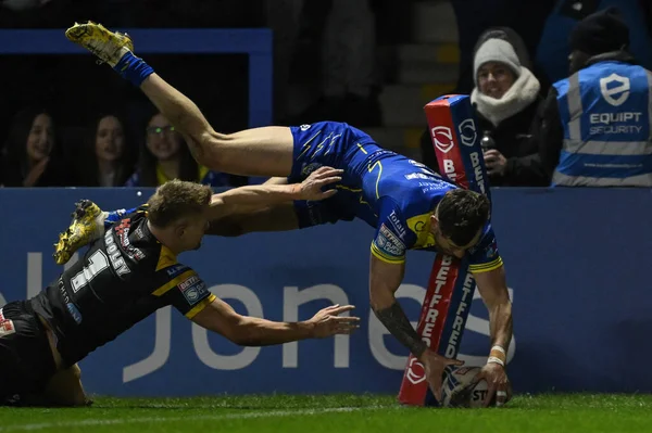 Matty Ashton Warrington Wolves Faz Uma Tentativa Durante Betfred Super — Fotografia de Stock