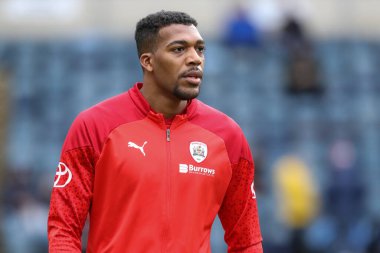2 Mart 202 'de Adams Park, High Wycombe, Birleşik Krallık' ta Wycombe Wanderers 'a karşı oynanan Sky Bet 1 karşılaşmasında Barnsley' den Donovan Pines maç öncesi ısınma oturumunda