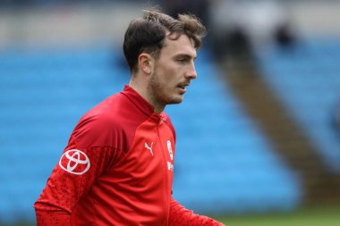 2 Mart 202 'de Adams Park, High Wycombe, İngiltere' de Wycombe Wanderers 'a karşı oynanan Sky Bet 1 karşılaşmasında Barnsley' li Josh Earl maç öncesi ısınma maçında